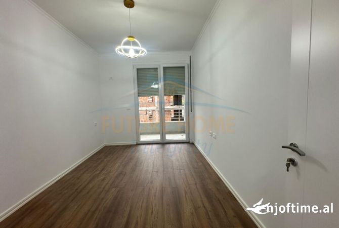 Shtepi ne shitje Apartament ne Tirane, 1+1, Mobilimi Bosh, pa mobiluar, Pagesa 119,000  Euro.