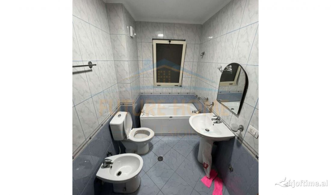 Shtepi ne shitje Apartament ne Tirane, 2+1, Mobilimi E mobiluar, Pagesa 127,000  Euro.