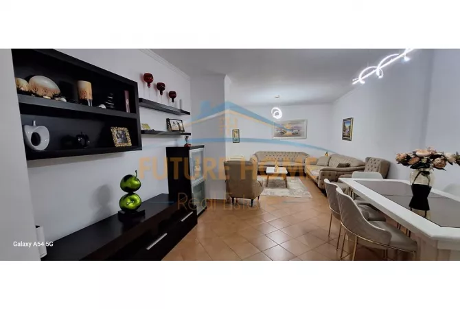 Shtepi ne shitje Apartament ne Tirane, 2+1, Mobilimi E mobiluar, Pagesa 225,000  Euro.