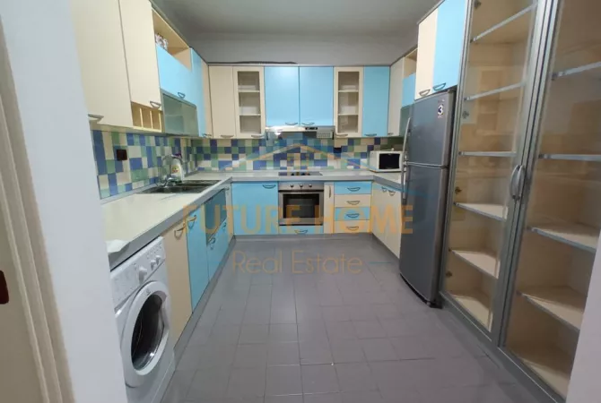 Shtepi ne shitje Apartament ne Tirane, 2+1, Mobilimi E mobiluar, Pagesa 225,000  Euro.