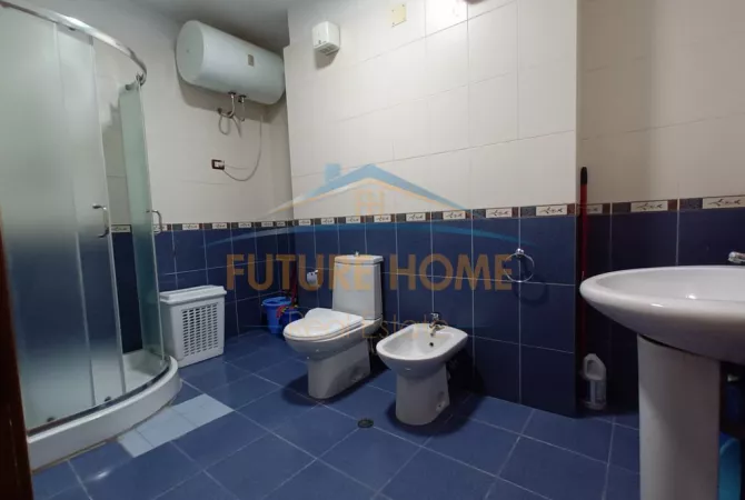 Shtepi ne shitje Apartament ne Tirane, 2+1, Mobilimi E mobiluar, Pagesa 225,000  Euro.