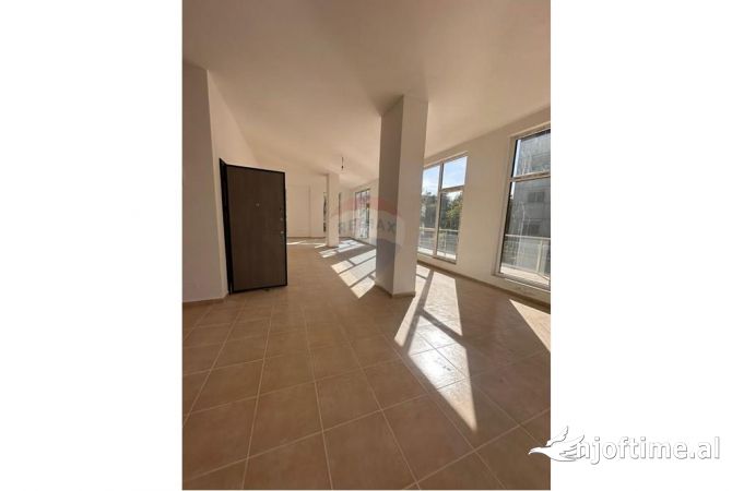 Ambiente Commerciale in Affitto 3+1 a Tirana - 3,000 Euro