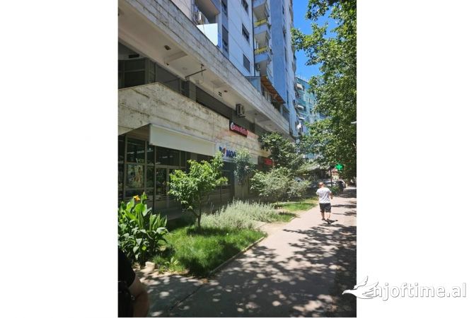 Ambiente Commerciale in Affitto 1+1 a Tirana - 800 Euro