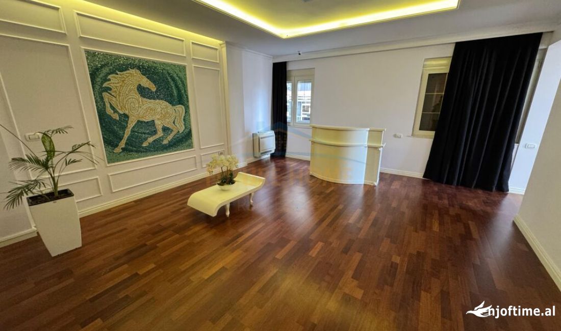 Qira, Zyre, Blloku, Tirane