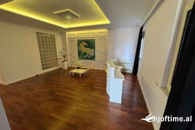 Qira, Zyre, Blloku, Tirane