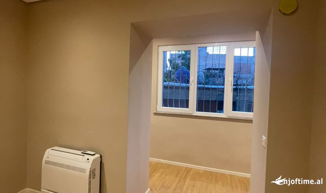 Jepet ambient biznesi me qera , Rruga Kavajes 