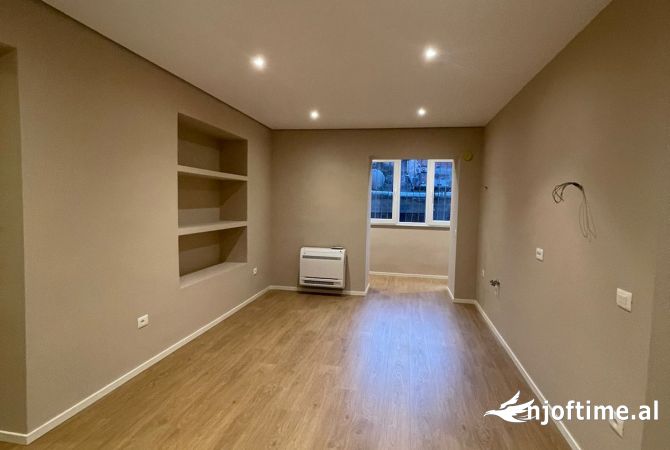 Ambiente Commerciale in Affitto 3+1 a Tirana - 900 Euro