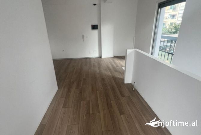 Ambiente Commerciale in Affitto 3+1 a Tirana - 2,500 Euro