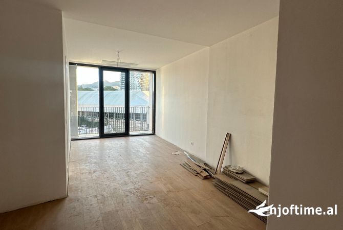 Ambiente Commerciale in Affitto 3+1 a Tirana - 750 Euro