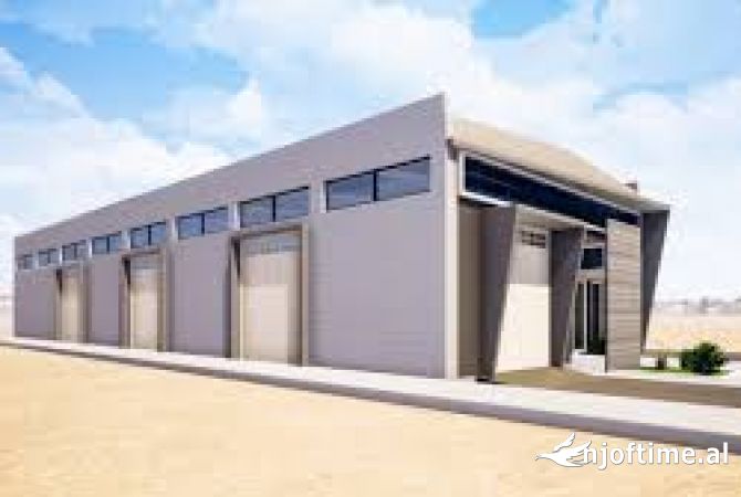 Ambiente Commerciale in Affitto 4+1 a Tirana - 8,500 Euro