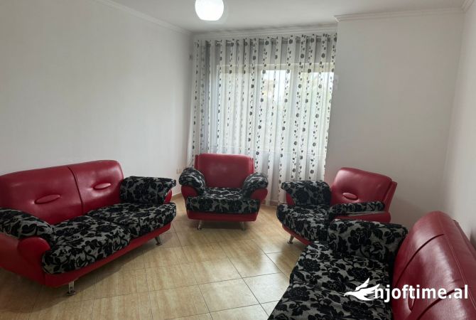 Shtepi ne shitje Apartament ne Tirane, 1+1, Mobilimi Pjeserisht e mobiluar, Pagesa 89,000  Euro.
