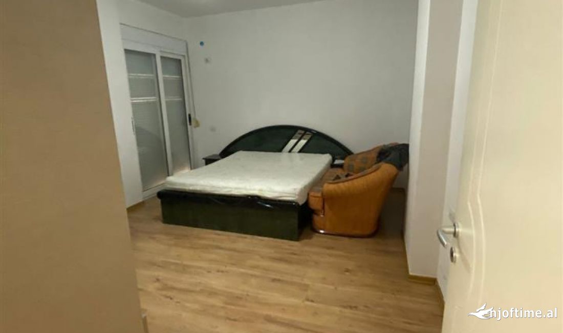 Shtepi ne shitje Apartament ne Vlore, 2+1, Mobilimi Pjeserisht e mobiluar, Pagesa 291,000  Euro.