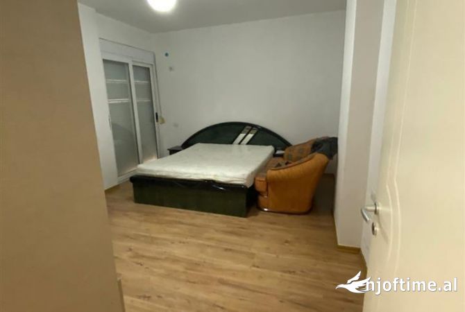 Shtepi ne shitje Apartament ne Vlore, 2+1, Mobilimi Pjeserisht e mobiluar, Pagesa 291,000  Euro.