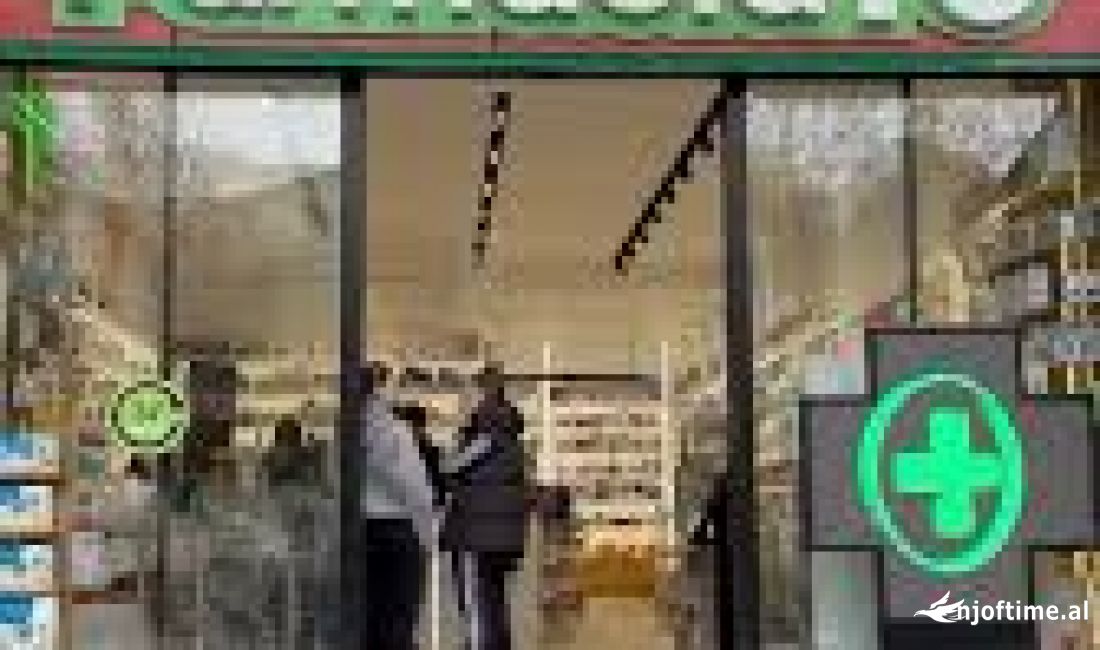 Jepet ambient biznesi me qera te Arlis, Farmacia 10 