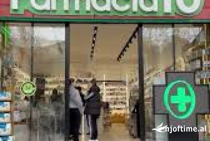 Jepet ambient biznesi me qera te Arlis, Farmacia 10 