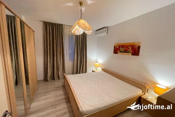 Shtepi ne shitje Apartament ne Tirane, 1+1, Mobilimi E mobiluar, Pagesa 180,000  Euro.
