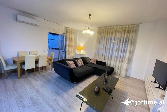 Shtepi ne shitje Apartament ne Tirane, 1+1, Mobilimi E mobiluar, Pagesa 180,000  Euro.