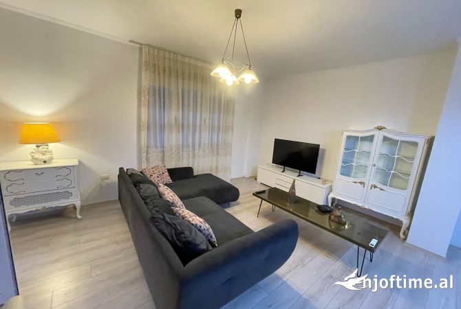 Shtepi ne shitje Apartament ne Tirane, 1+1, Mobilimi E mobiluar, Pagesa 180,000  Euro.