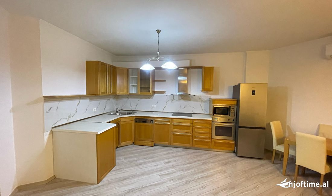 Shtepi ne shitje Apartament ne Tirane, 1+1, Mobilimi E mobiluar, Pagesa 180,000  Euro.