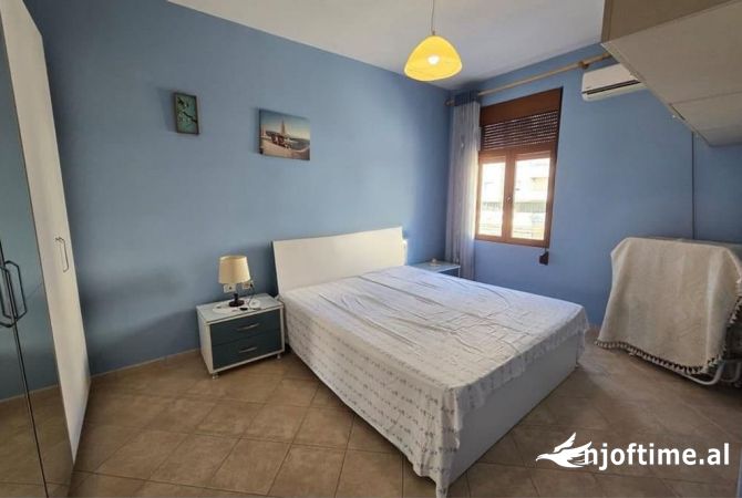 Shtepi ne shitje Apartament ne Vlore, 2+1, Mobilimi Pjeserisht e mobiluar, Pagesa 75,000  Euro.