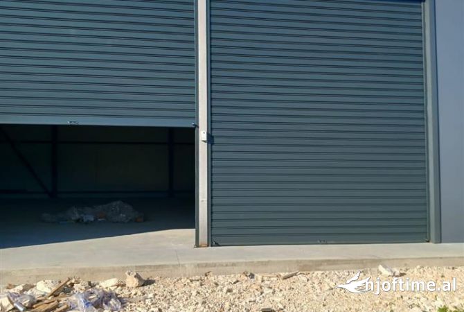 Ambiente Commerciale in Affitto 3+1 a Tirana - 1,000 Euro