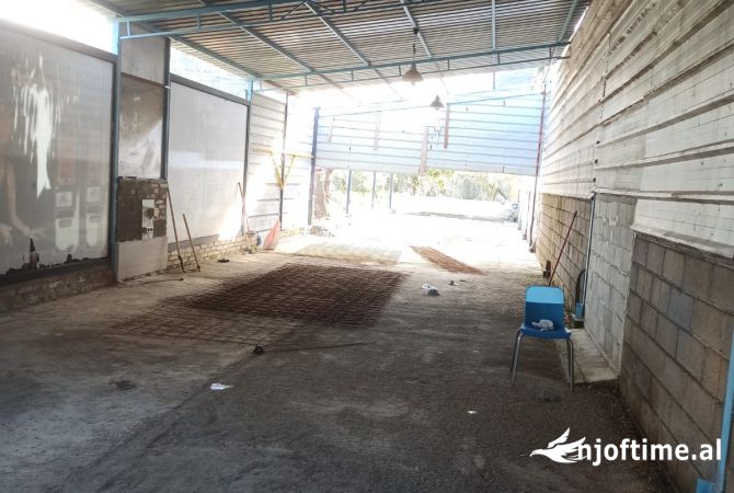 Ambiente Commerciale in Affitto 4+1 a Tirana - 800 Euro