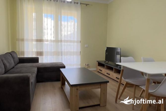 APARTAMENT ME QERA 2+1 TE GRAND GALERIA 