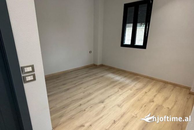 AMBIENT BIZNESI ME QERA TE RRUGA DURRESIT 