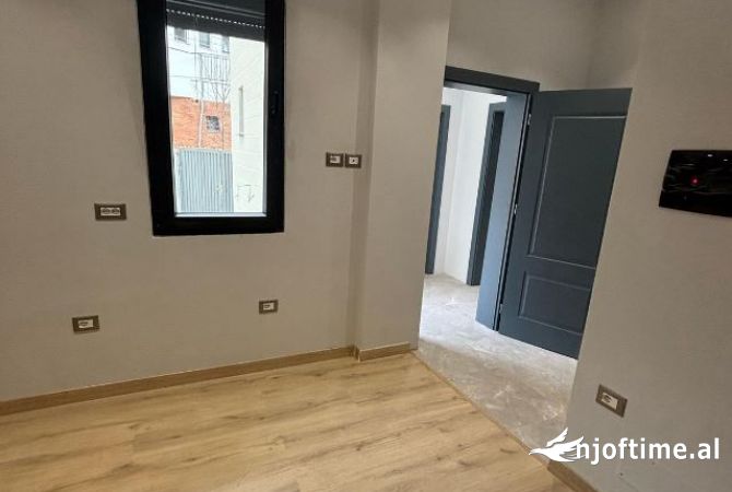 AMBIENT BIZNESI ME QERA TE RRUGA DURRESIT 