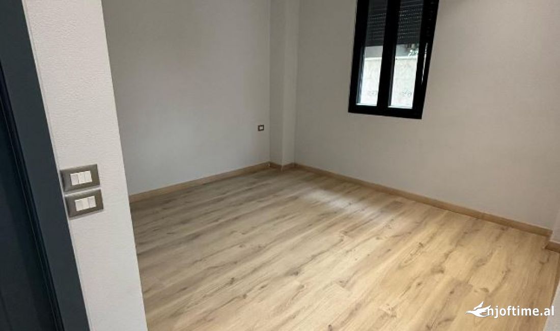 AMBIENT BIZNESI ME QERA TE RRUGA DURRESIT 