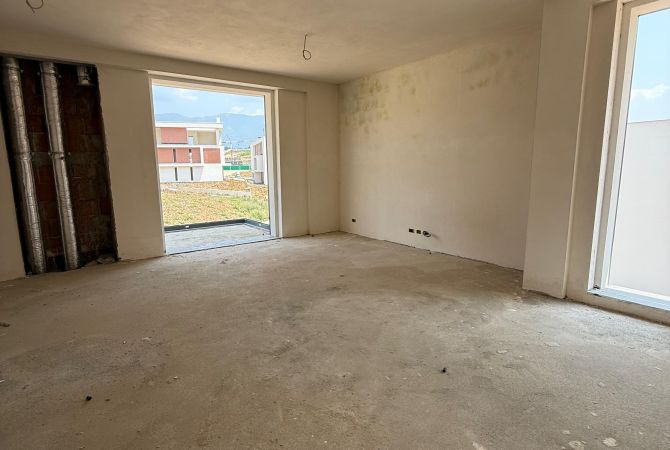 Shtepi ne shitje Apartament ne Tirane, 2+1, Mobilimi Bosh, pa mobiluar, Pagesa 288,160  Euro.