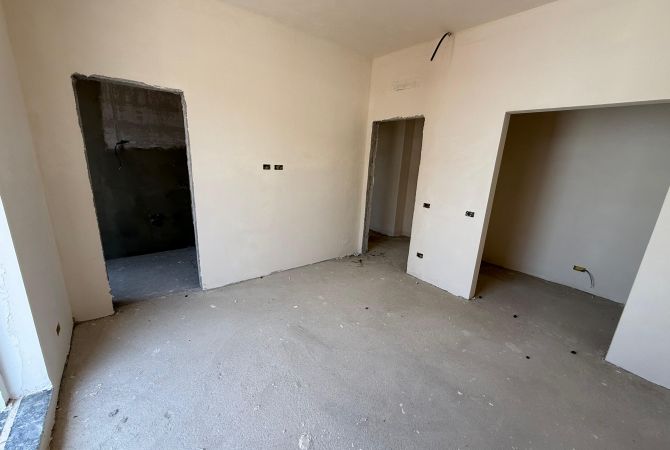 Shtepi ne shitje Apartament ne Tirane, 2+1, Mobilimi Bosh, pa mobiluar, Pagesa 288,160  Euro.