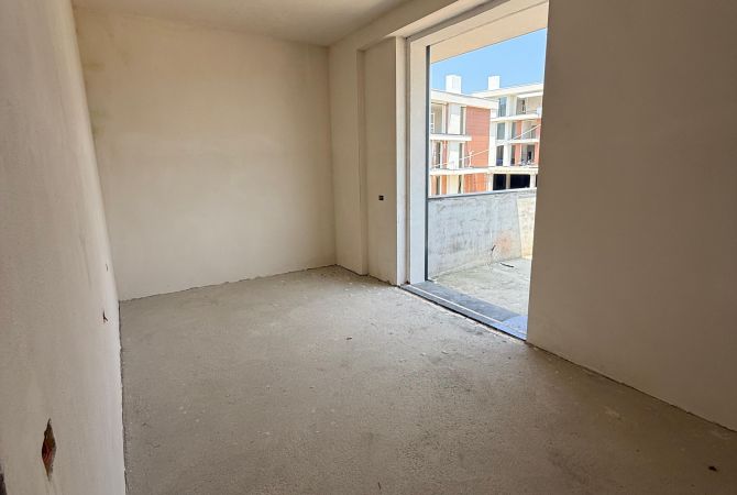 Shtepi ne shitje Apartament ne Tirane, 2+1, Mobilimi Bosh, pa mobiluar, Pagesa 288,160  Euro.