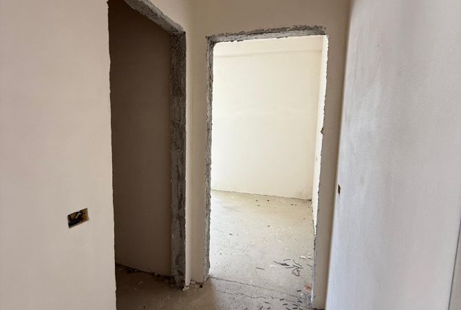 Shtepi ne shitje Apartament ne Tirane, 2+1, Mobilimi Bosh, pa mobiluar, Pagesa 288,160  Dollar.