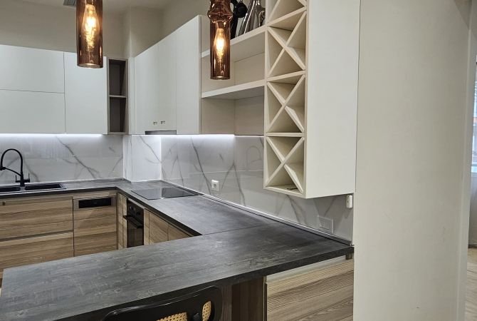 Shtepi ne shitje Apartament ne Tirane, 3+1, Mobilimi E mobiluar, Pagesa 320,000  Euro.