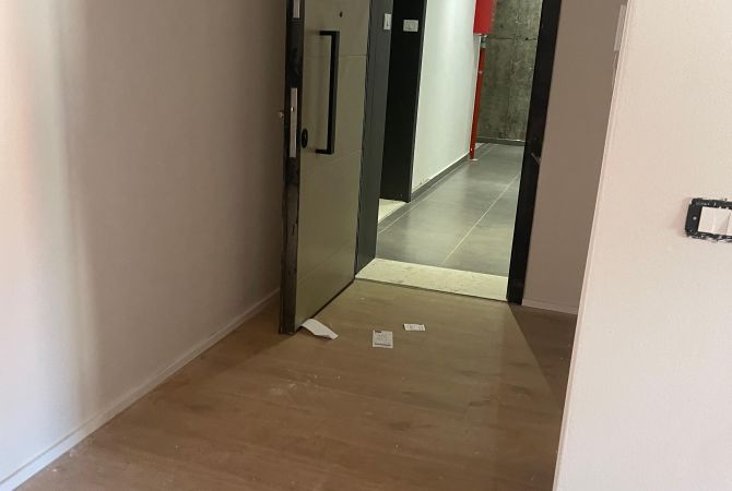 Shtepi ne shitje Apartament ne Tirane, 1+1, Mobilimi Bosh, pa mobiluar, Pagesa 96,000  Euro.