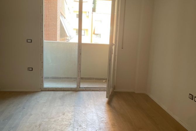 Shtepi ne shitje Apartament ne Tirane, 1+1, Mobilimi Bosh, pa mobiluar, Pagesa 96,000  Euro.