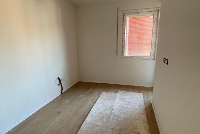 Shtepi ne shitje Apartament ne Tirane, 1+1, Mobilimi Bosh, pa mobiluar, Pagesa 96,000  Euro.
