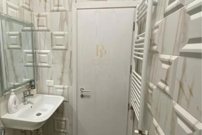 Shtepi ne shitje Apartament ne Tirane, 2+1, Mobilimi Bosh, pa mobiluar, Pagesa 286,000  Euro.