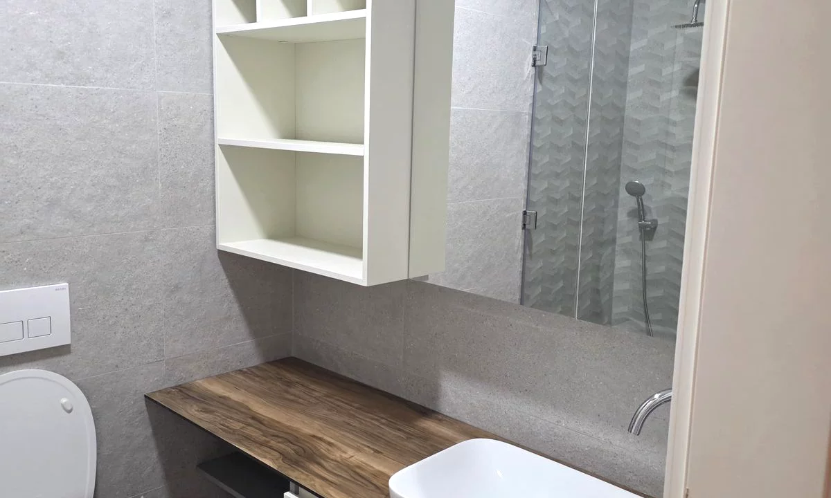 Shtepi ne shitje Apartament ne Tirane, 3+1, Mobilimi E mobiluar, Pagesa 141,000  Euro.