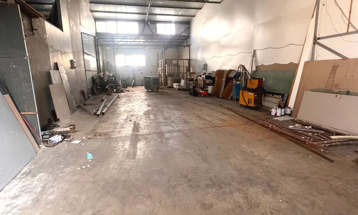 KAPANON ME QIRA PERBALLE QTU , AUTOSTRADA TIRANE -DURRES , KONTAKTO VETEM NE WHATSAPP