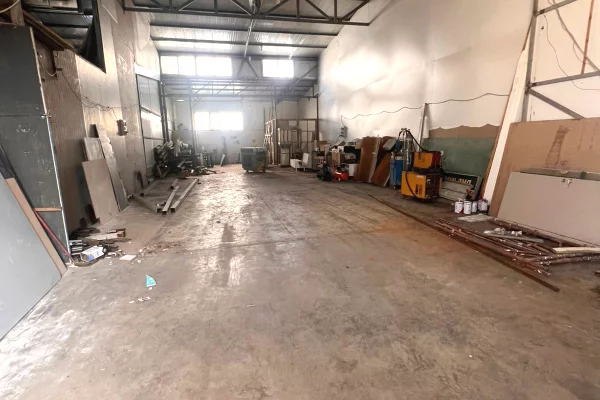 KAPANON ME QIRA PERBALLE QTU , AUTOSTRADA TIRANE -DURRES , KONTAKTO VETEM NE WHATSAPP