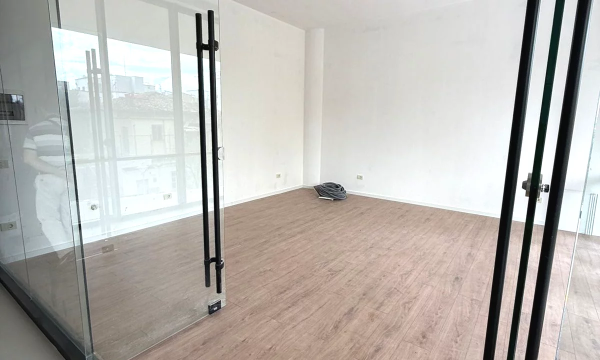 AMBIENT PER ZYRE ME QIRA TE MINE PEZA , GOLDEN TOWER , KONTAKTO VETEM NE WHATSAPP