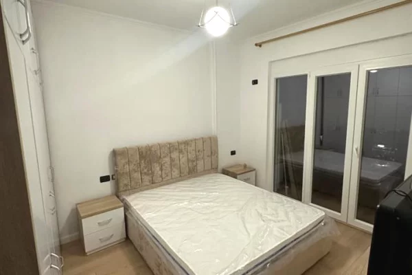 Shtepi me qera Apartament ne Tirane, 1+1, Mobilimi E mobiluar, Pagesa 599  Euro.