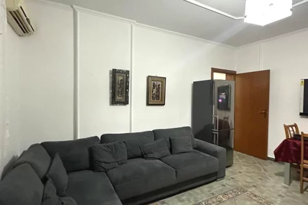 Shtepi me qera Apartament ne Tirane, 1+1, Mobilimi E mobiluar, Pagesa 599  Euro.