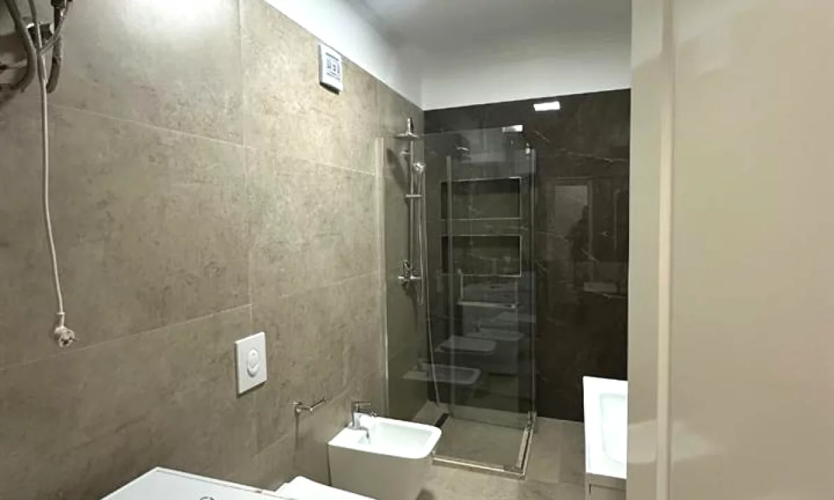 Shtepi me qera Apartament ne Tirane, 1+1, Mobilimi E mobiluar, Pagesa 599  Euro.