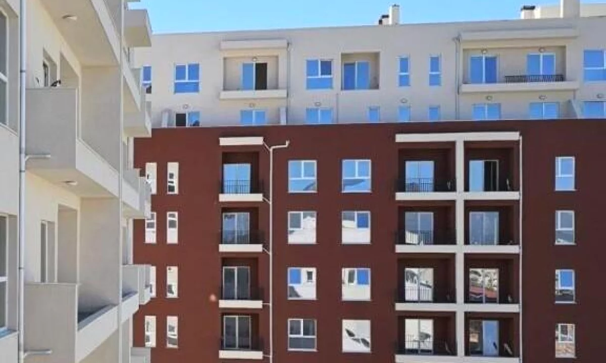 Shtepi ne shitje Apartament ne Tirane, 1+1, Mobilimi Bosh, pa mobiluar, Pagesa 100,000  Euro.