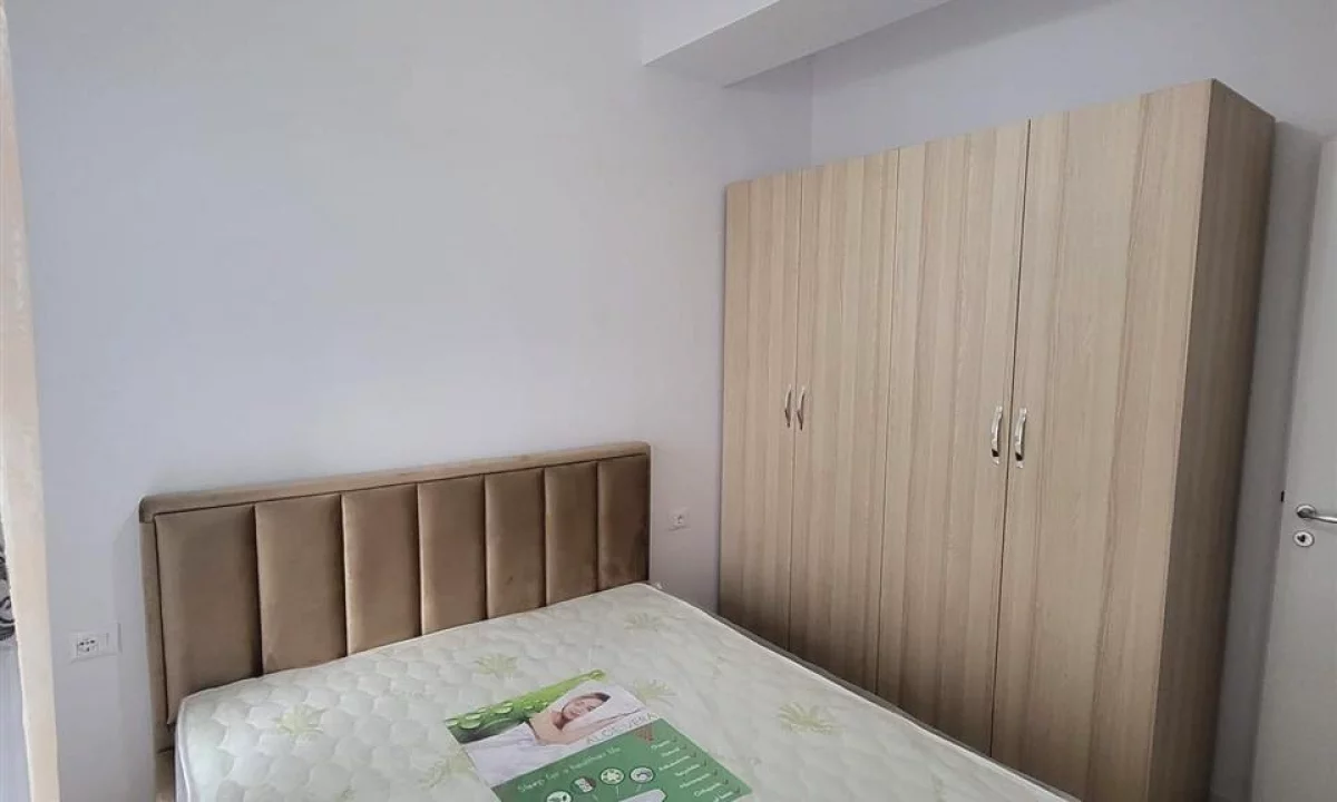 Shtepi me qera Apartament ne Tirane, 2+1, Mobilimi E mobiluar, Pagesa 50,000  Leke.