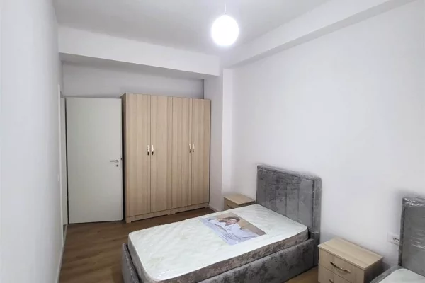 Shtepi me qera Apartament ne Tirane, 2+1, Mobilimi E mobiluar, Pagesa 50,000  Leke.