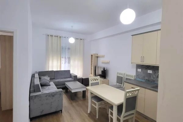 Shtepi me qera Apartament ne Tirane, 2+1, Mobilimi E mobiluar, Pagesa 50,000  Leke.